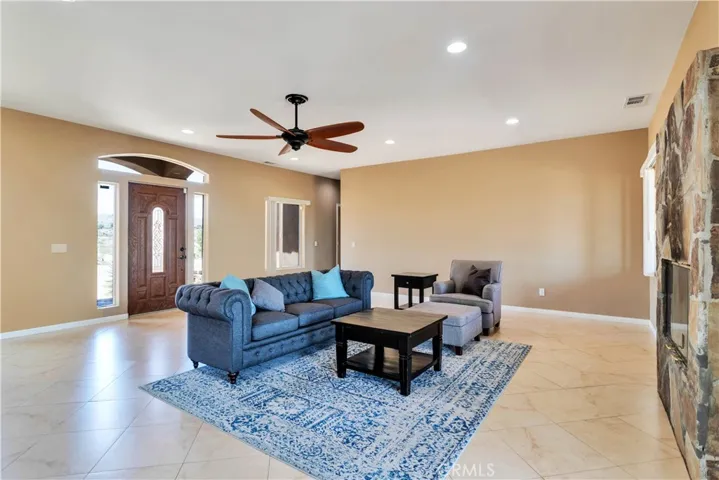 56125 Tracy Boulevard, Yucca Valley, California 92284