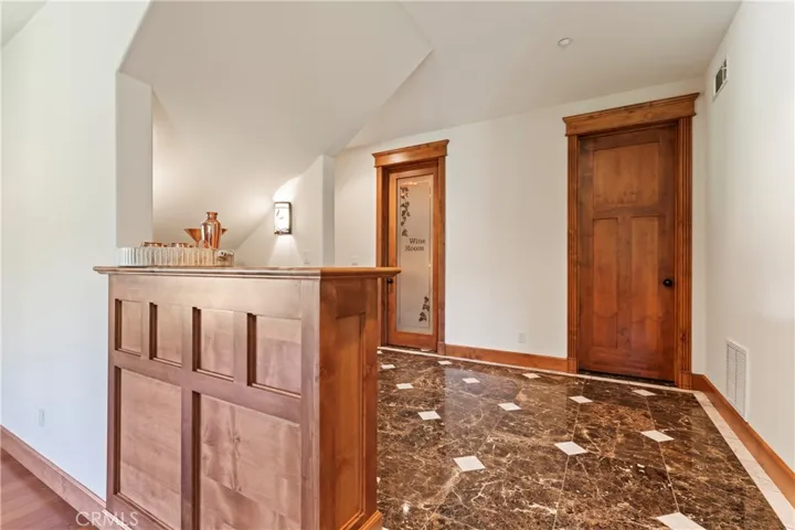 250 Brentwood Drive, Lake Arrowhead, California 92352