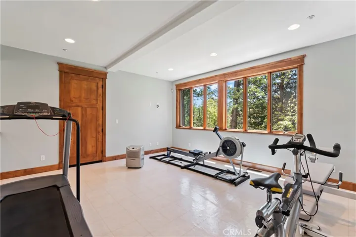 250 Brentwood Drive, Lake Arrowhead, California 92352