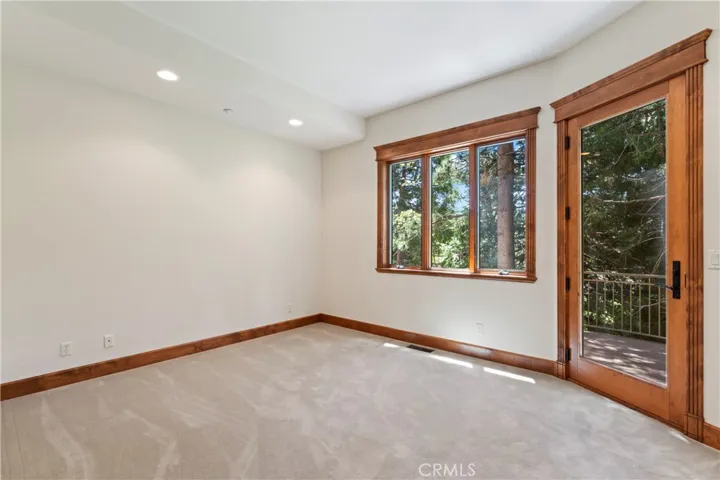 250 Brentwood Drive, Lake Arrowhead, California 92352