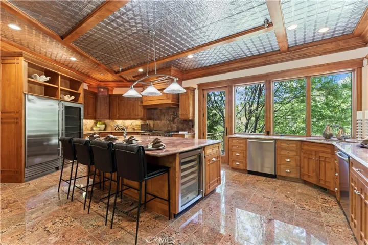 250 Brentwood Drive, Lake Arrowhead, California 92352