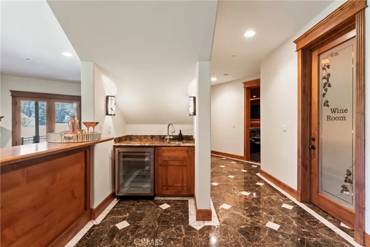 250 Brentwood Drive, Lake Arrowhead, California 92352