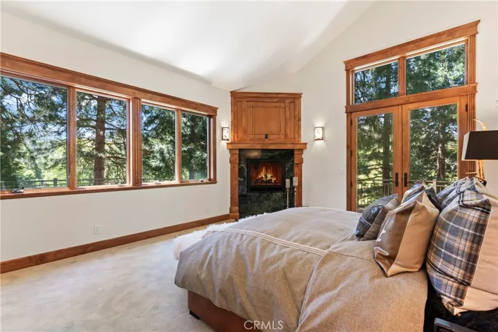 250 Brentwood Drive, Lake Arrowhead, California 92352