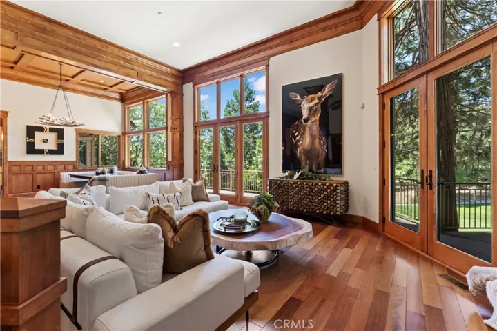 250 Brentwood Drive, Lake Arrowhead, California 92352