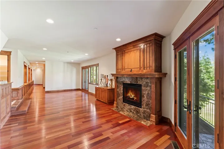 250 Brentwood Drive, Lake Arrowhead, California 92352