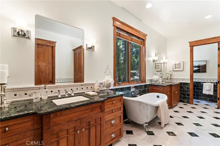 250 Brentwood Drive, Lake Arrowhead, California 92352