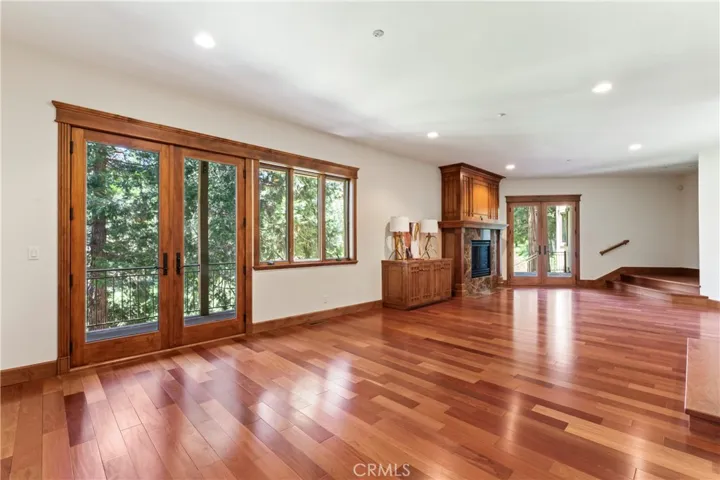 250 Brentwood Drive, Lake Arrowhead, California 92352