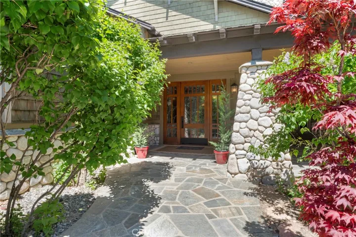 250 Brentwood Drive, Lake Arrowhead, California 92352