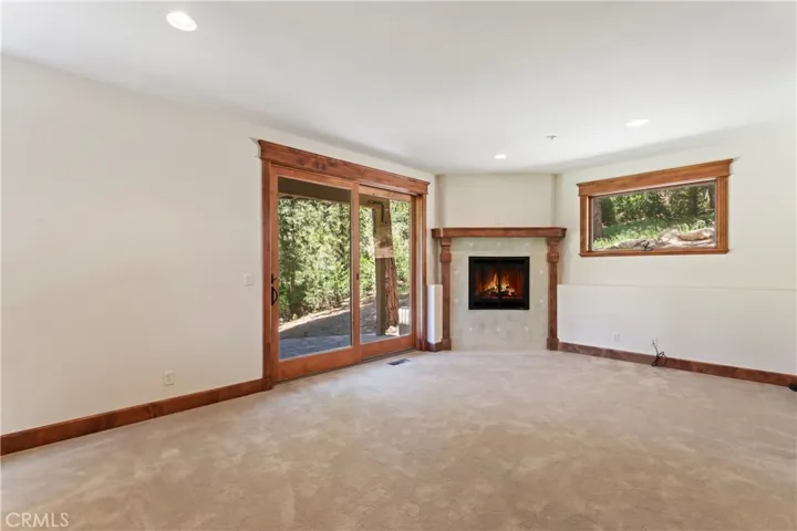 250 Brentwood Drive, Lake Arrowhead, California 92352