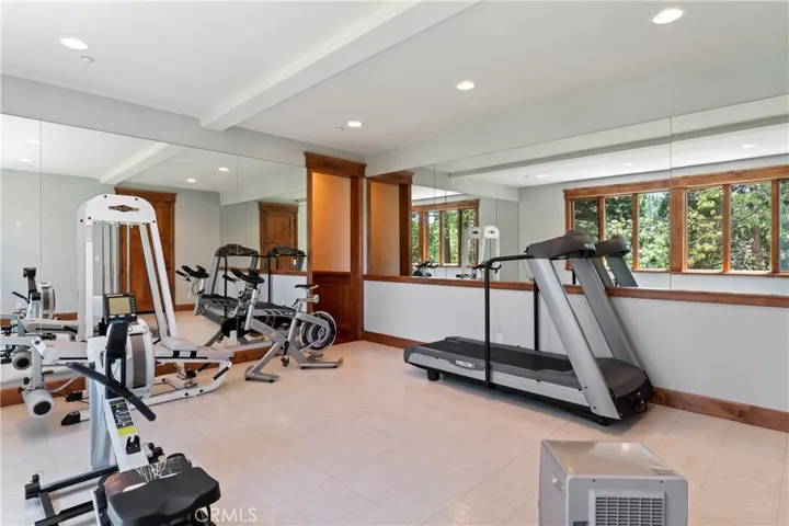 250 Brentwood Drive, Lake Arrowhead, California 92352