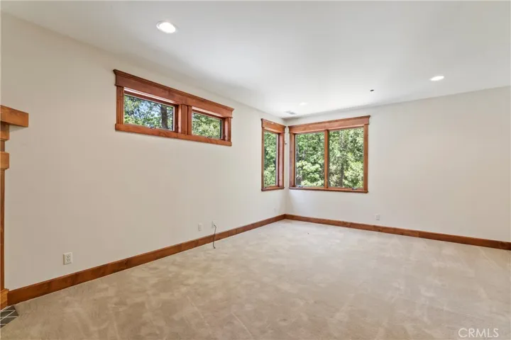 250 Brentwood Drive, Lake Arrowhead, California 92352