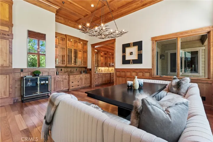 250 Brentwood Drive, Lake Arrowhead, California 92352