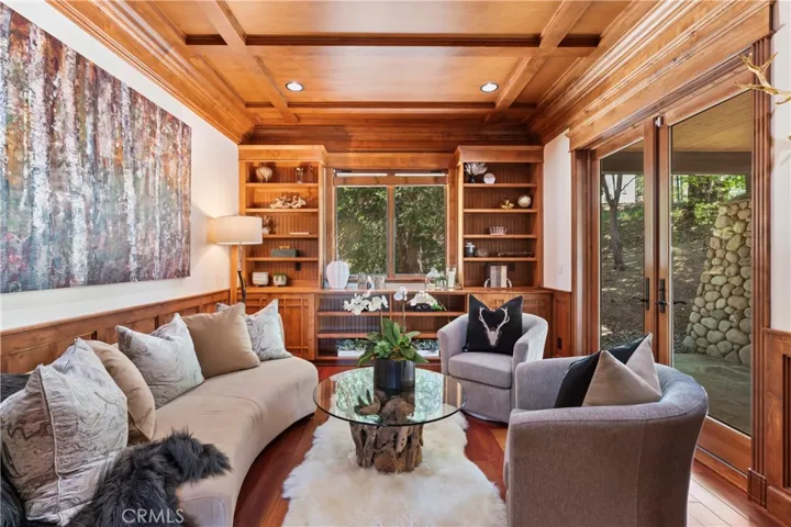 250 Brentwood Drive, Lake Arrowhead, California 92352