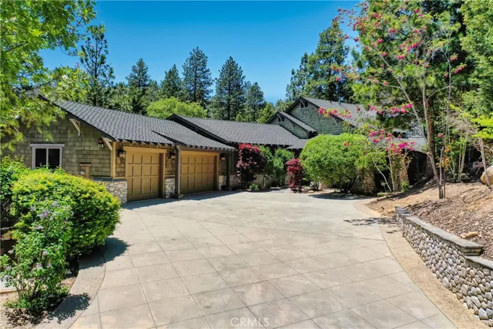 250 Brentwood Drive, Lake Arrowhead, California 92352