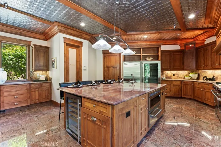 250 Brentwood Drive, Lake Arrowhead, California 92352