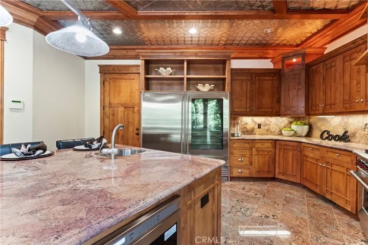 250 Brentwood Drive, Lake Arrowhead, California 92352