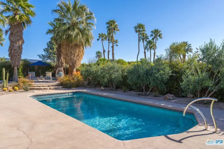 940 N Calle Loro, Palm Springs, California 92262