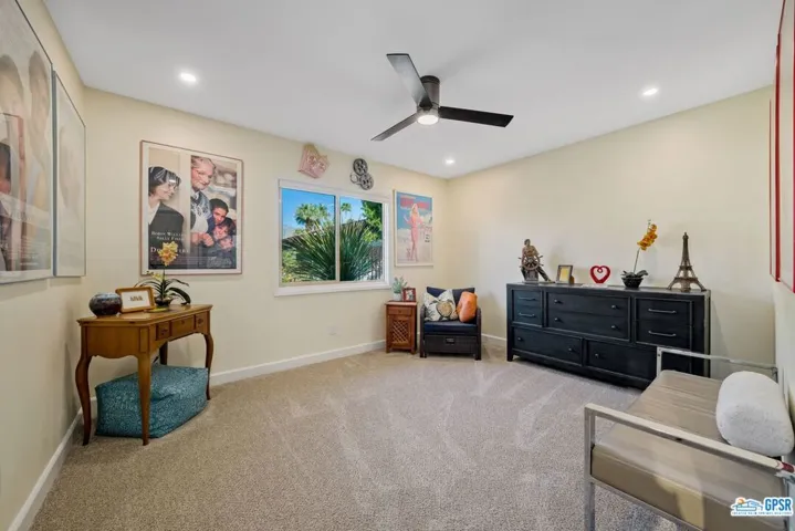 940 N Calle Loro, Palm Springs, California 92262
