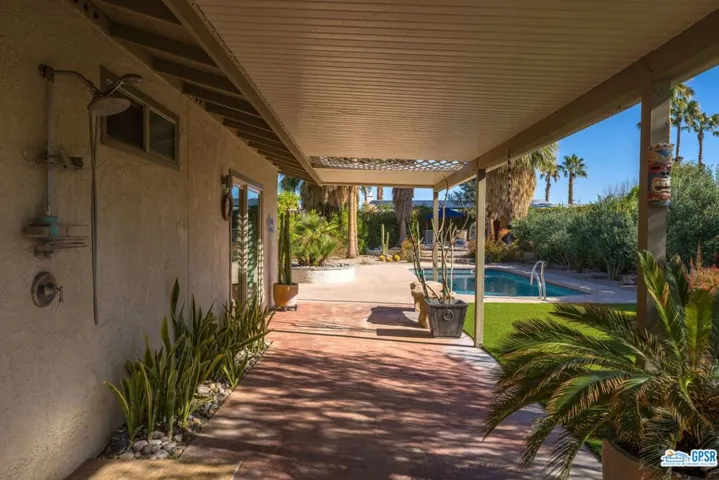 940 N Calle Loro, Palm Springs, California 92262