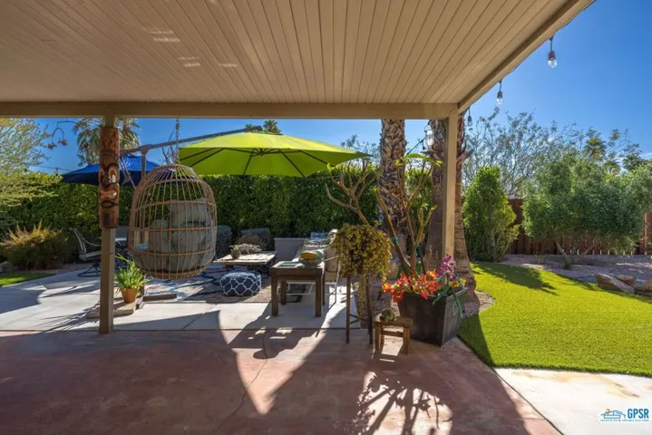 940 N Calle Loro, Palm Springs, California 92262