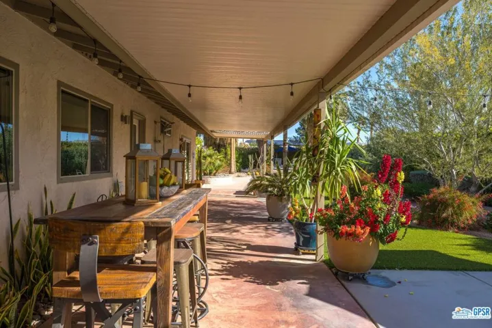 940 N Calle Loro, Palm Springs, California 92262