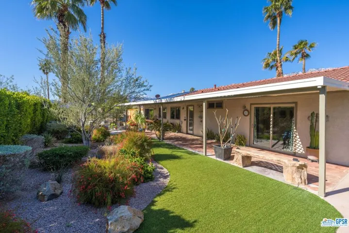 940 N Calle Loro, Palm Springs, California 92262