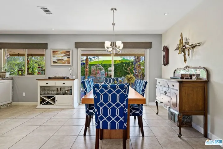 940 N Calle Loro, Palm Springs, California 92262