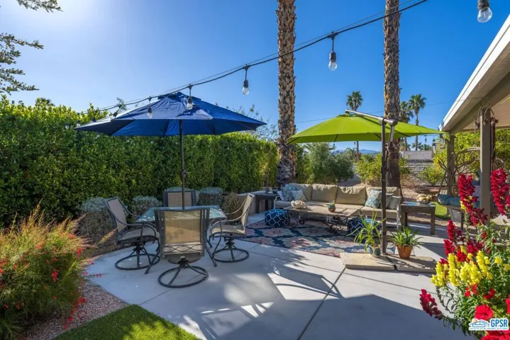 940 N Calle Loro, Palm Springs, California 92262