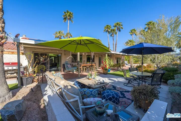 940 N Calle Loro, Palm Springs, California 92262