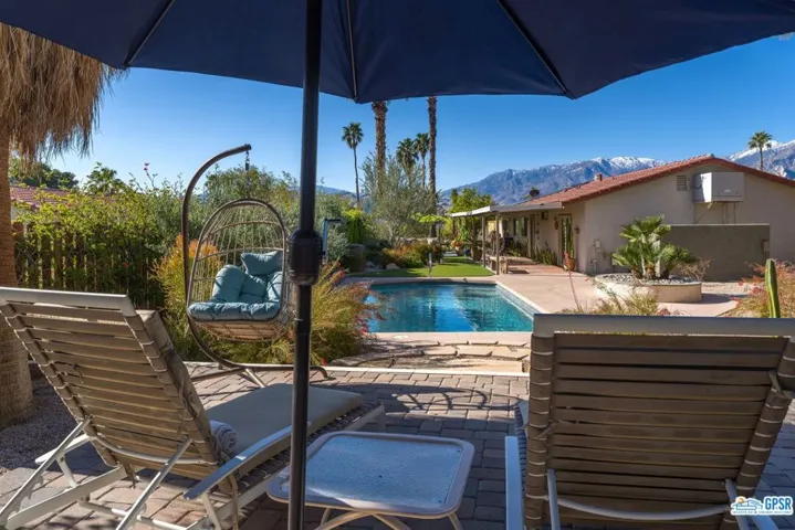 940 N Calle Loro, Palm Springs, California 92262