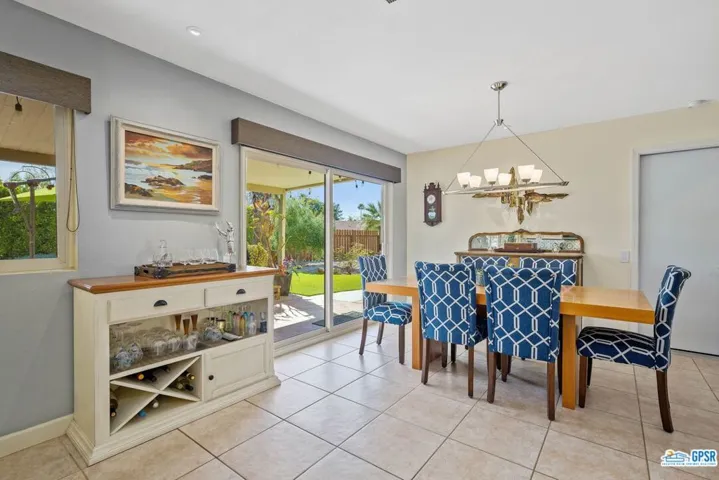 940 N Calle Loro, Palm Springs, California 92262