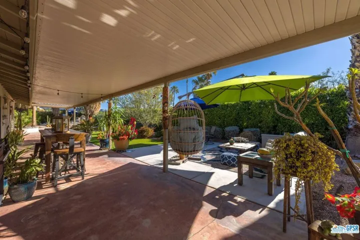940 N Calle Loro, Palm Springs, California 92262