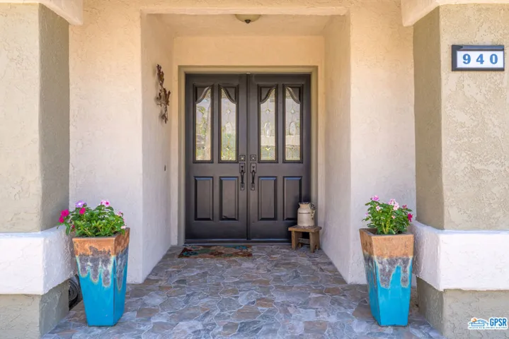 940 N Calle Loro, Palm Springs, California 92262