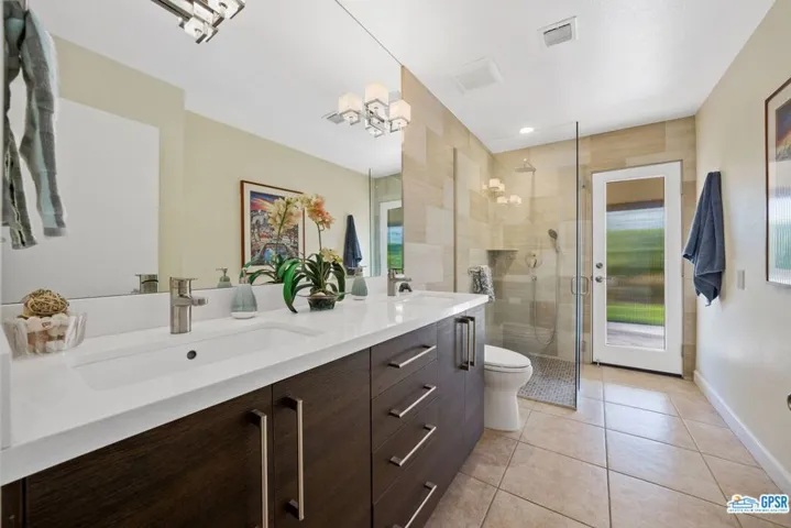 940 N Calle Loro, Palm Springs, California 92262