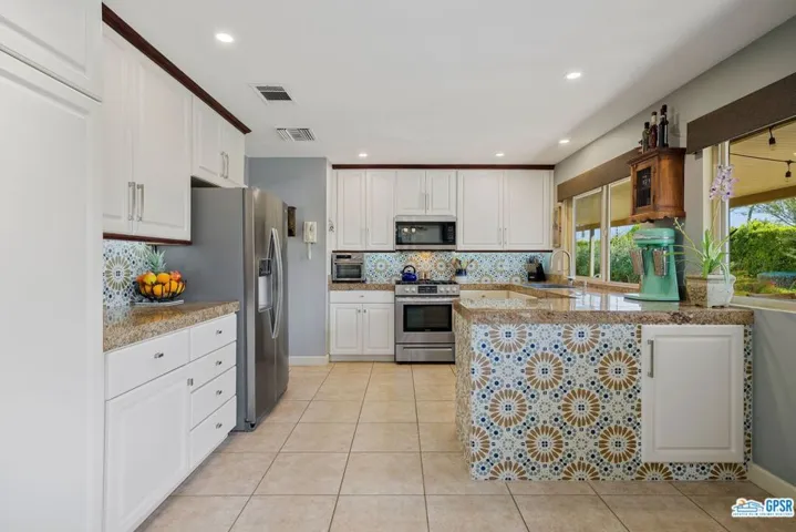 940 N Calle Loro, Palm Springs, California 92262