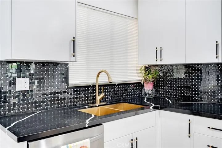 19558 Gault Street, Reseda, California 91335