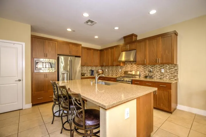 9881 Rancho Hills Drive, Gilroy, California 95020