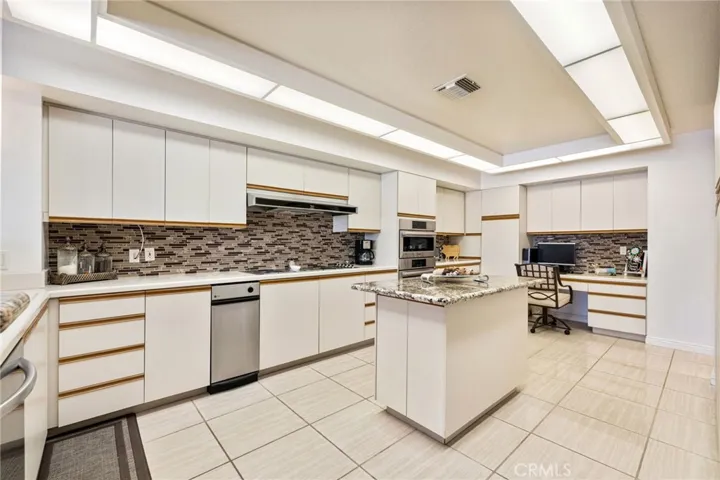 20 N Kavenish Drive, Rancho Mirage, California 92270