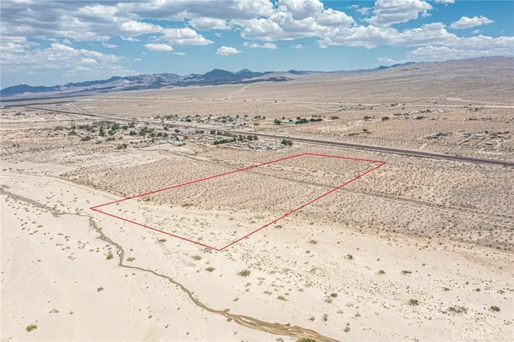 Red property boundary markers are not to be relied on as exact property lines. Buyer to confirm independently.