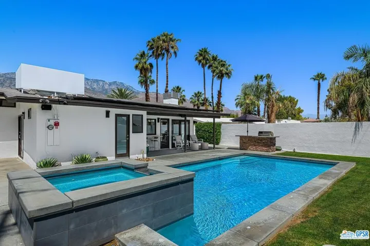 2222 S Araby Drive, Palm Springs, California 92264