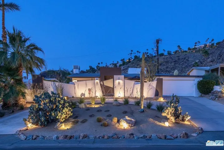 2222 S Araby Drive, Palm Springs, California 92264