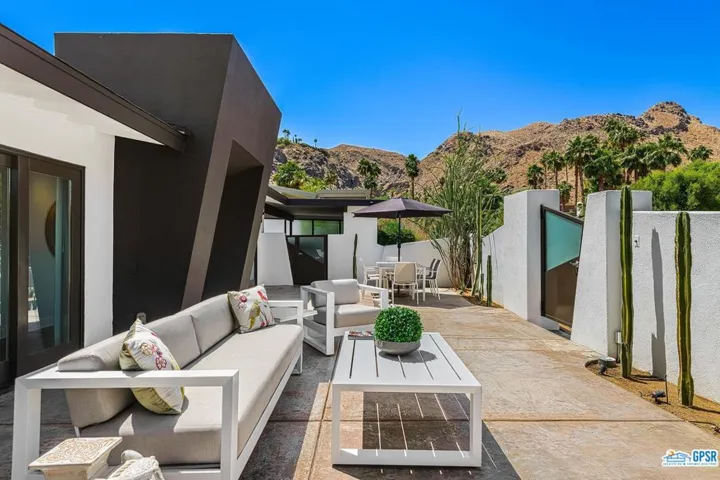 2222 S Araby Drive, Palm Springs, California 92264