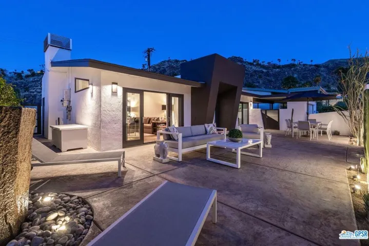 2222 S Araby Drive, Palm Springs, California 92264