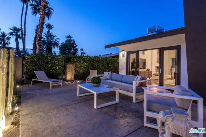 2222 S Araby Drive, Palm Springs, California 92264