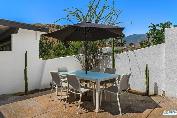 2222 S Araby Drive, Palm Springs, California 92264