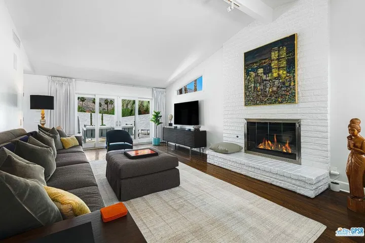 2222 S Araby Drive, Palm Springs, California 92264