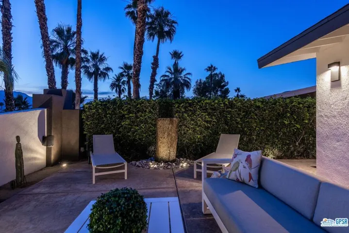 2222 S Araby Drive, Palm Springs, California 92264