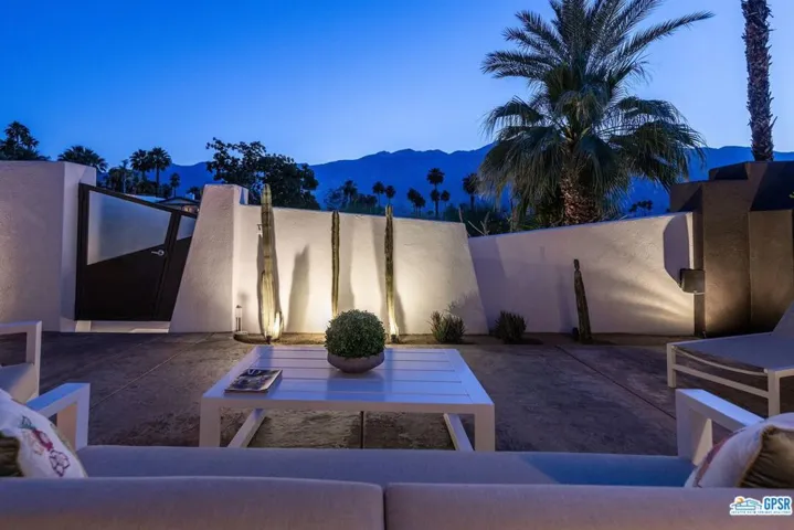2222 S Araby Drive, Palm Springs, California 92264