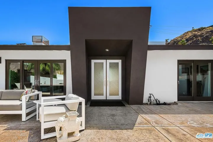 2222 S Araby Drive, Palm Springs, California 92264