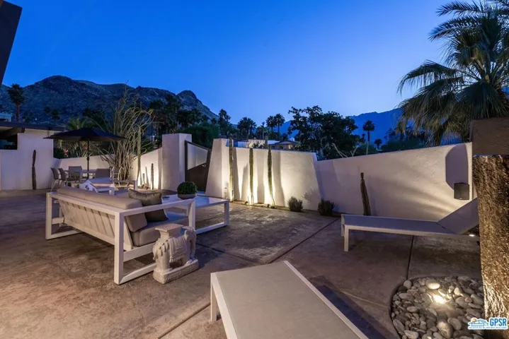 2222 S Araby Drive, Palm Springs, California 92264